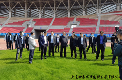 為承辦好足球相關(guān)賽事 大連普灣體育場、大連市青少年足球訓(xùn)練基地 積極進(jìn)行升級改造工作
